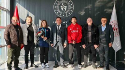 2025 İslami Dayanışma Oyunları'nda madalya kazanan Kayserili Muaythai sporcuları Gülistan