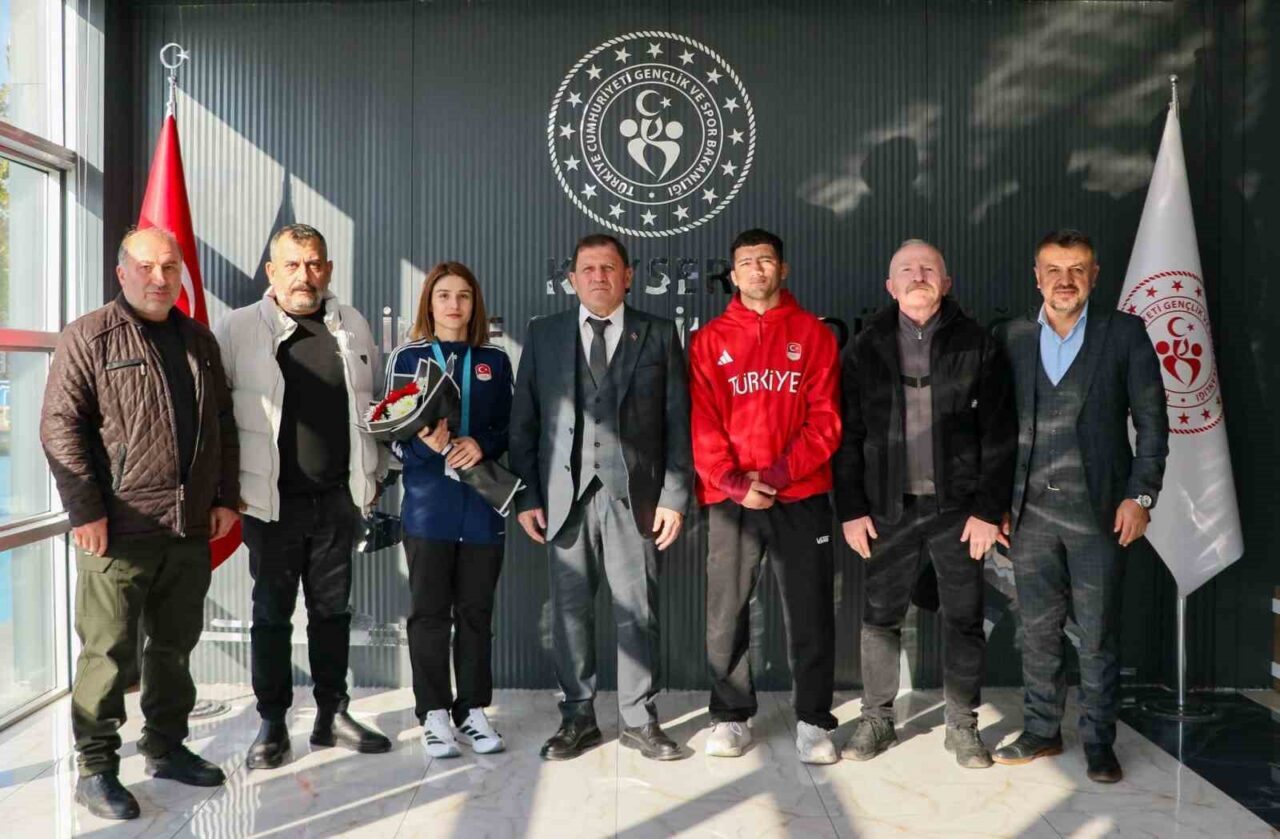 2025 İslami Dayanışma Oyunları'nda madalya kazanan Kayserili Muaythai sporcuları Gülistan