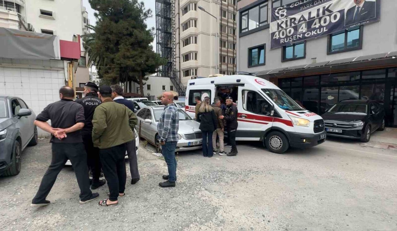 Samsun'un İlkadım ilçesinde 17 yaşındaki bir genç, cadde üzerinde yaşadığı