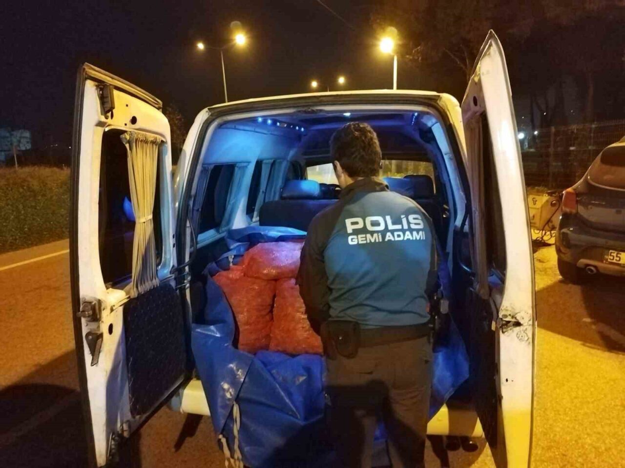 Samsun'da polis, ortak operasyonla yaptığı kontrolde 200 kilo kaçak kara