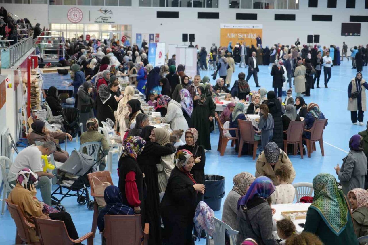 Samsun'da, İl Müftülüğü ve Büyükşehir Belediyesi'nin işbirliğiyle kurulan Gazze hayır