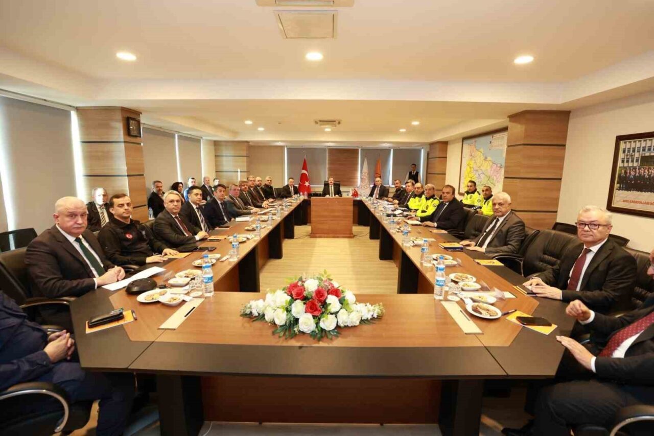 Samsun’da, Vali Orhan Tavlı'nın başkanlığında düzenlenen "Kış Tedbirleri İl Afet