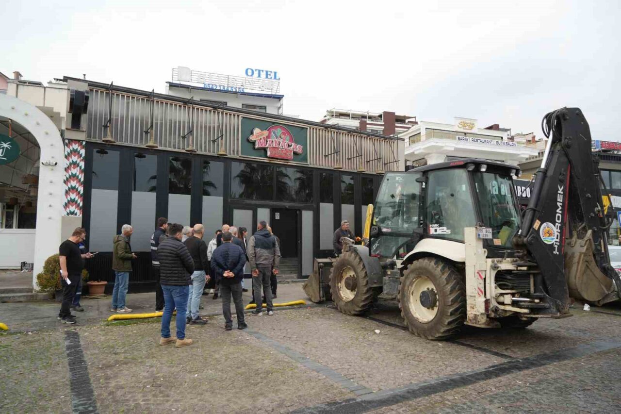 Samsun'un Atakum ilçesindeki "Maracas" eğlence mekanı, mahkeme kararıyla yıkım sürecine