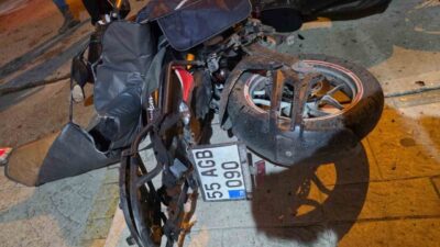 Samsun'un Atakum ilçesinde bir trafik kazasında, otomobil ile motokurye kafa