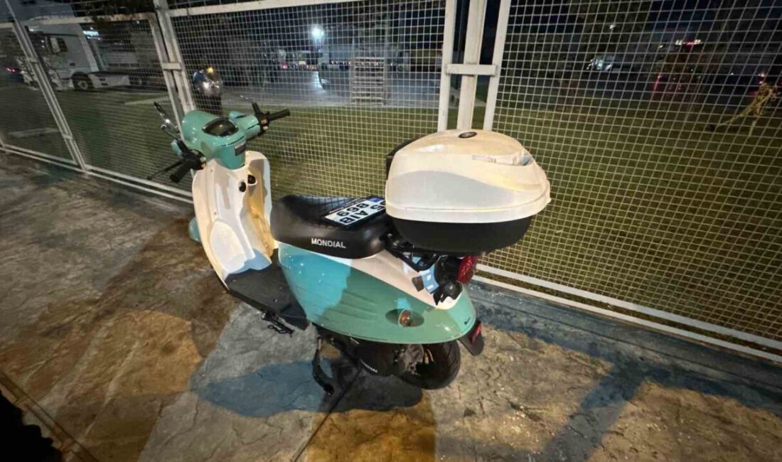 Samsun’un İlkadım ilçesinde Liman Mahallesi'nde seyir halindeki motosiklet devrildi. Kadın