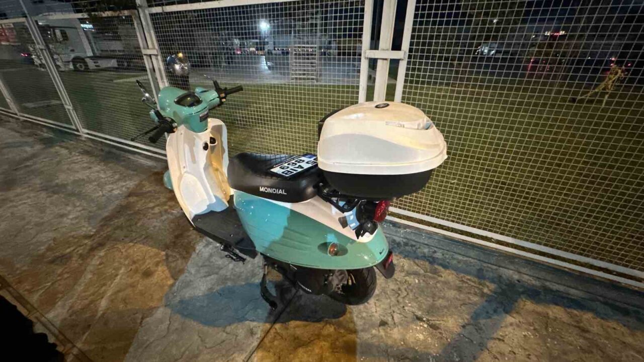 Samsun’un İlkadım ilçesinde Liman Mahallesi'nde seyir halindeki motosiklet devrildi. Kadın