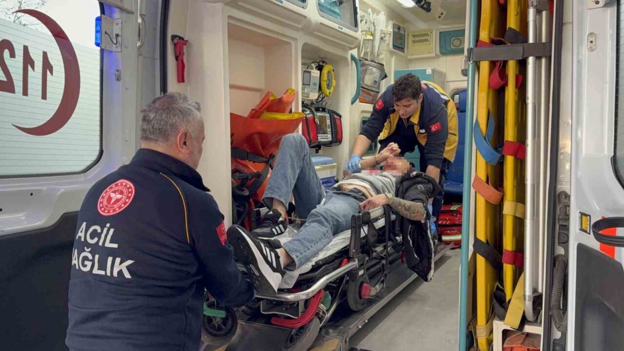 Samsun’da Motosiklet Üzerinde Sohbet Eden İki Genç Silahlı Saldırıya Uğradı