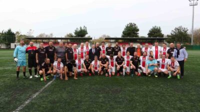 Samsun'da Öğretmenler Günü kutlamaları kapsamında öğretmenler, Samsunspor'un eski futbolcuları ile