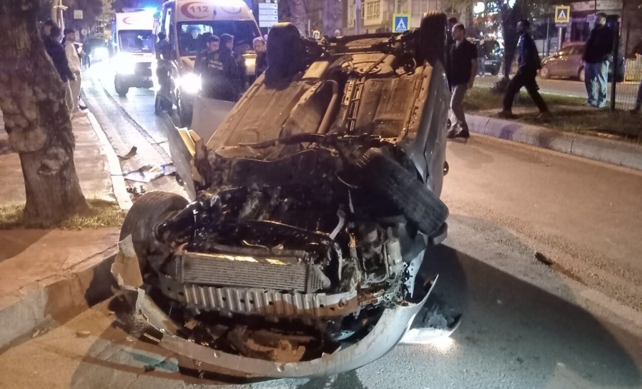Samsun’da Kontrolden Çıkan Araç Takla Attı, Sürücü Yaralandı Samsun'un İlkadım ilçesinde Barış S. yönetimindeki otomobil kontrolden çıkarak takla