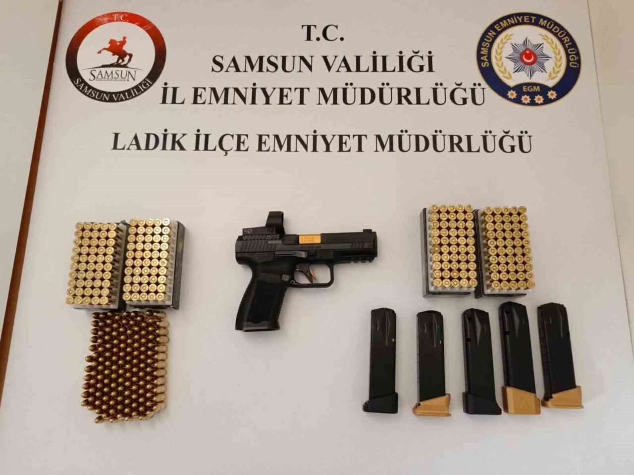 Samsun'un Ladik ilçesinde F.P. (49), havaya ateş açarken yakalandı. Olay