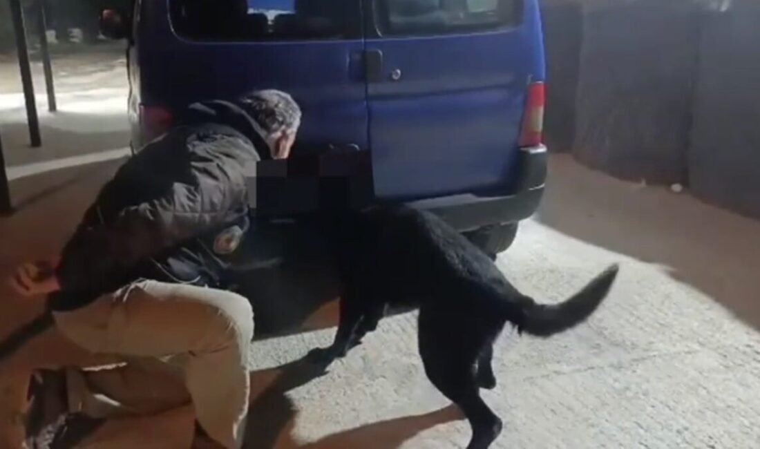 Samsun’da Narkotik Operasyonunda Araçta Metamfetamin Yakalandı Samsun'un Havza ilçesinde gerçekleştirilen operasyonda, T.Ş. (25), B.Ş. (42) ve