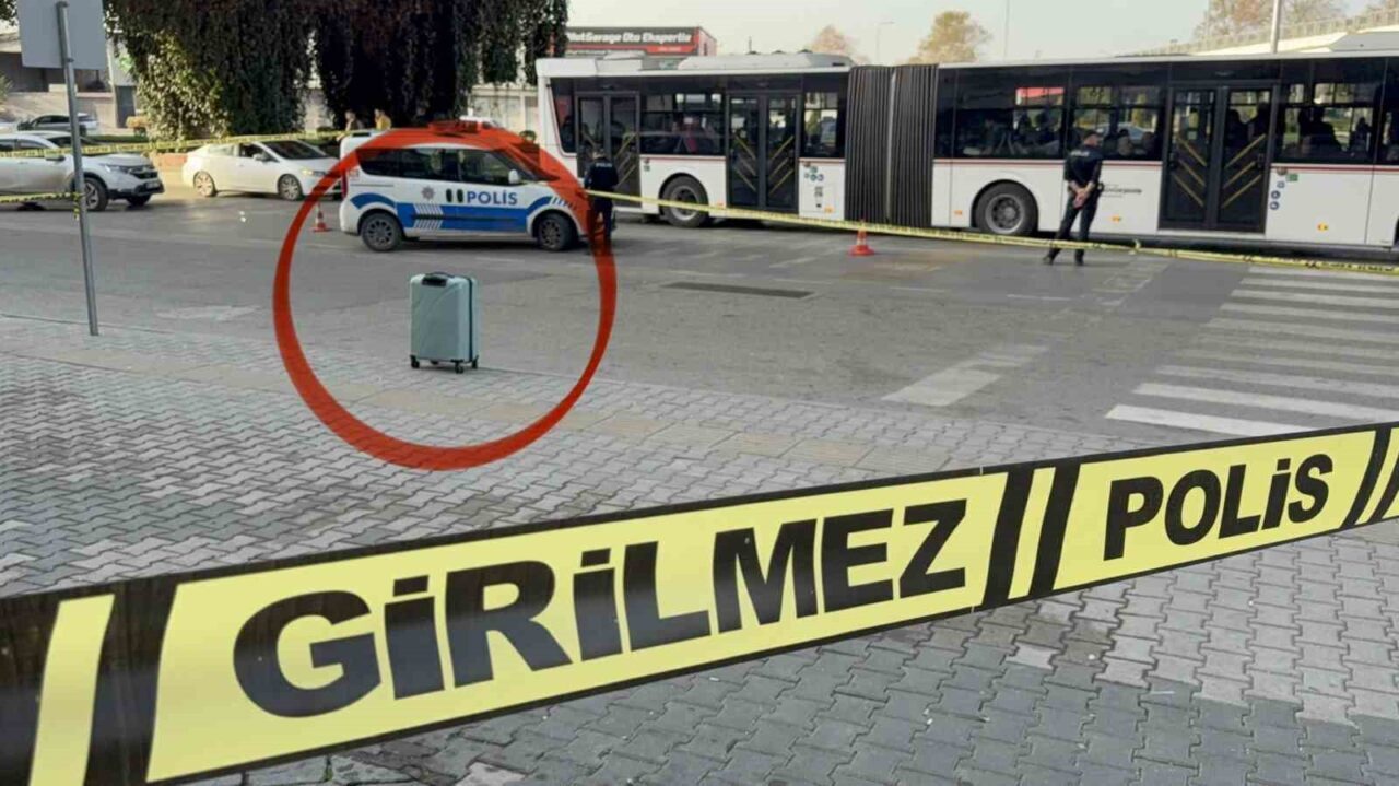 Samsun'un Canik ilçesinde, kaldırımda bulunan şüpheli bir valiz nedeniyle polis