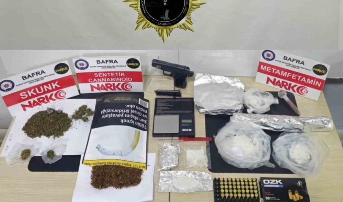 Bafra’da uyuşturucu operasyonu: 3 kişi gözaltına alındı, silah ve uyuşturucu madde ele geçirildi Samsun'un Bafra ilçesinde narkotik ekiplerinin gerçekleştirdiği operasyonlarda V.S. (32), R.A.