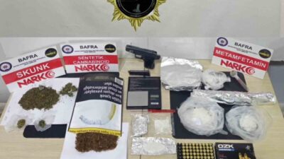 Samsun'un Bafra ilçesinde narkotik ekiplerinin gerçekleştirdiği operasyonlarda V.S. (32), R.A.