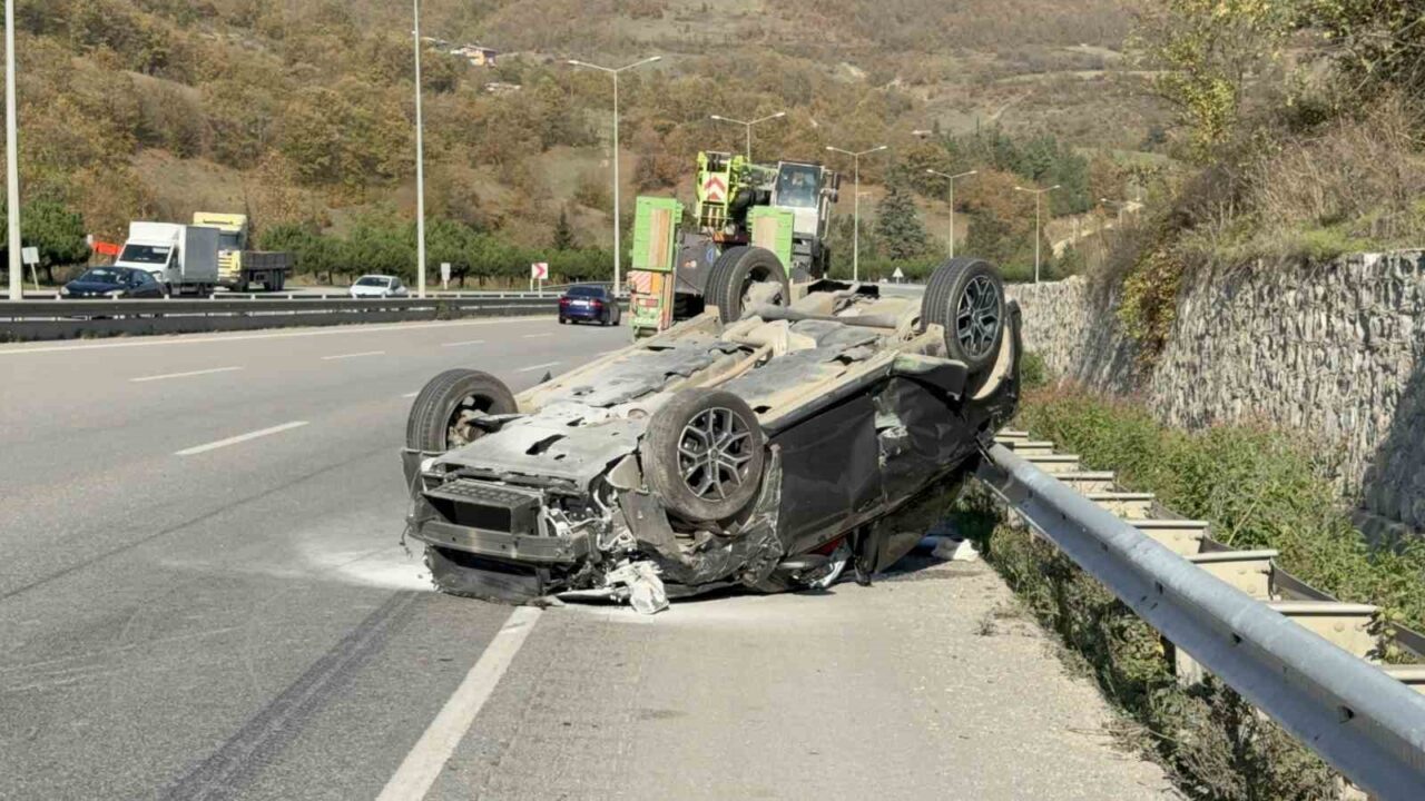 Samsun'un Kavak ilçesinde meydana gelen zincirleme trafik kazasında 4 kişi