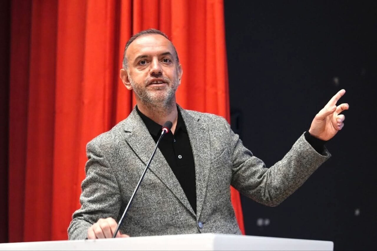 Sancaktepe Belediye Başkanı Alper Yeğin, Gençlik Merkezi'nde 4 bin 712