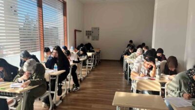 Sancaktepe Belediyesi, üniversiteye hazırlanan öğrencilere yönelik TYT deneme sınavı düzenledi.