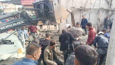 Şanlıurfa'nın Haliliye ilçesinde bir inşaatın beton dökümü sırasında çökme yaşandı