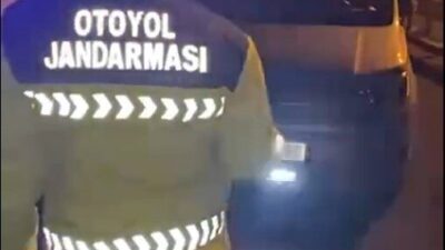 Şanlıurfa'da jandarma ekipleri, yetkisiz çakar lamba kullanan bir kamyonet sürücüsüne