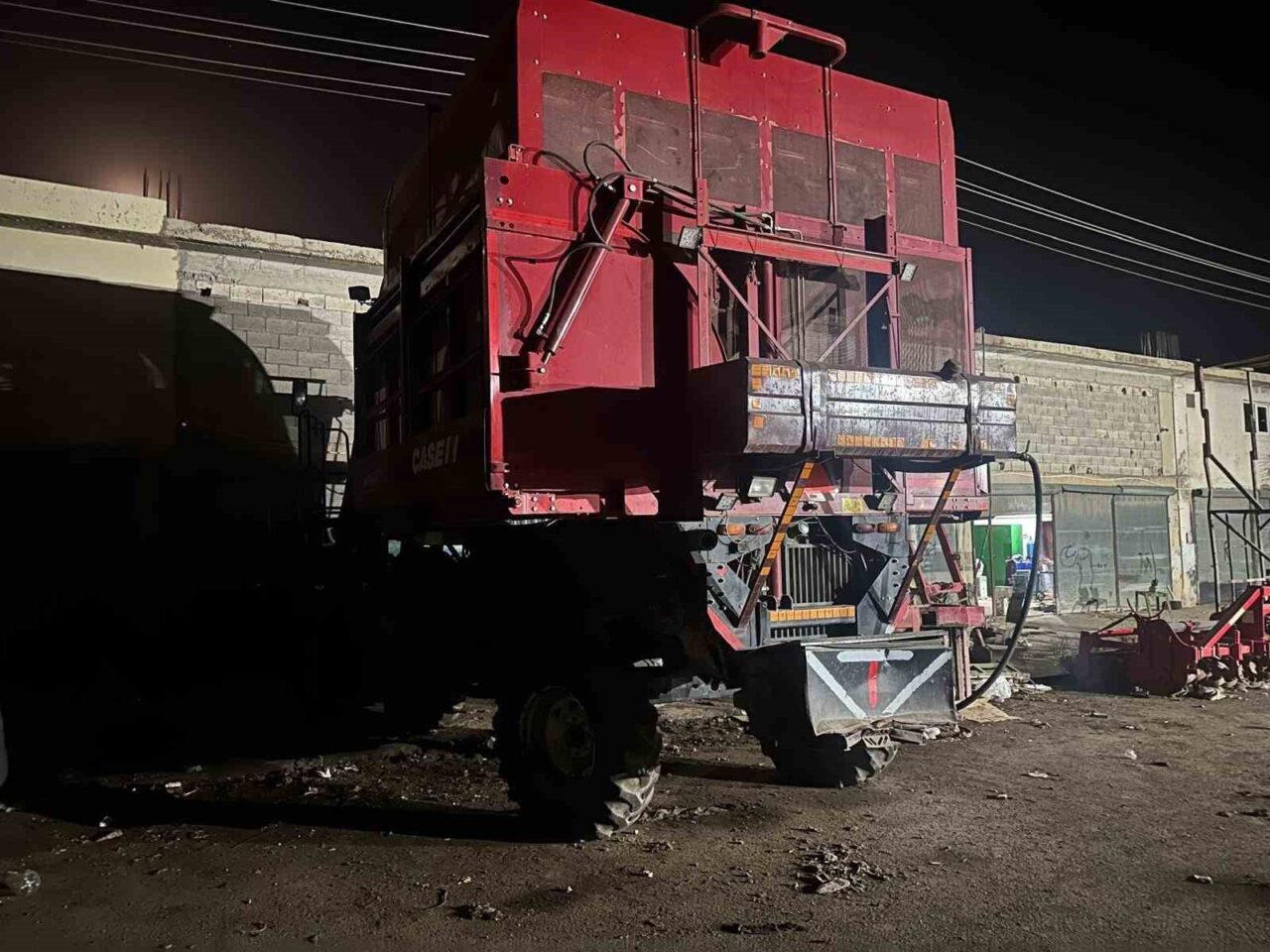 Eyyübiye’de Park Halindeki Biçerdöverin Değerli Parçaları Hırsızlar Tarafından Çalındı