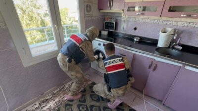 Şanlıurfa'nın Viranşehir ilçesinde jandarma, bir operasyonda çamaşır makinesinde gizlenmiş 12