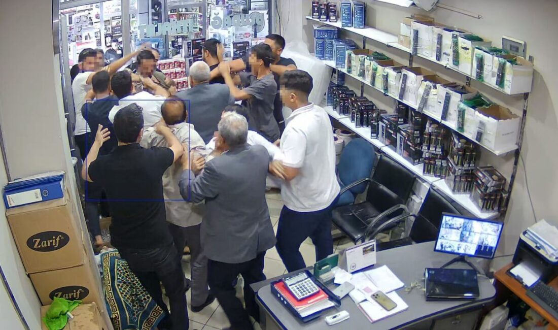 Şanlıurfa'nın Eyyübiye ilçesinde, Halef Uludağ'ın iş yerinde M.A. ve yakınları