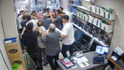 Şanlıurfa'nın Eyyübiye ilçesinde, Halef Uludağ'ın iş yerinde M.A. ve yakınları