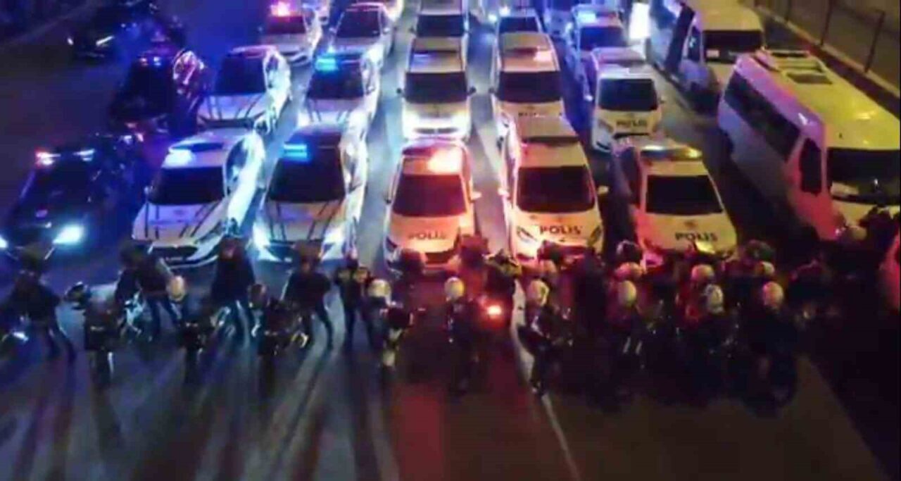 Şanlıurfa'da gerçekleştirilen huzur uygulamasında 1,357 personel 16,404 kişiyi kontrol etti.