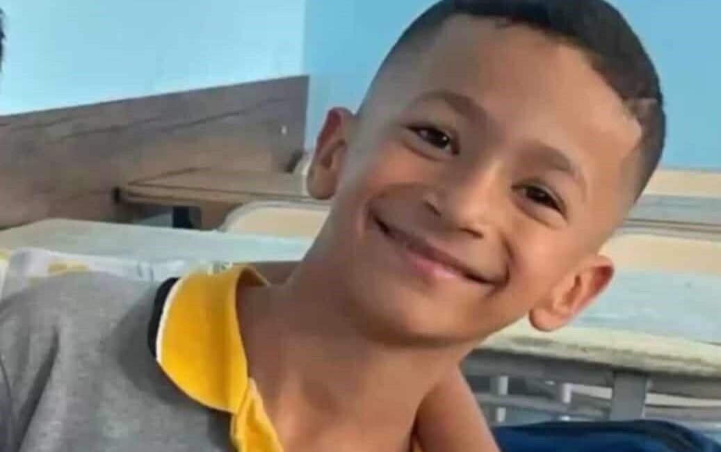 Şanlıurfa'nın Ceylanpınar ilçesinde hafif ticari araç ile tırın çarpışması sonucu