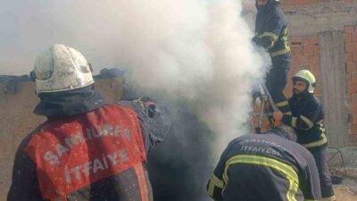 Şanlıurfa Haliliye'de Yeşildirek Mahallesi'ndeki bir evde meydana gelen yangın, itfaiye