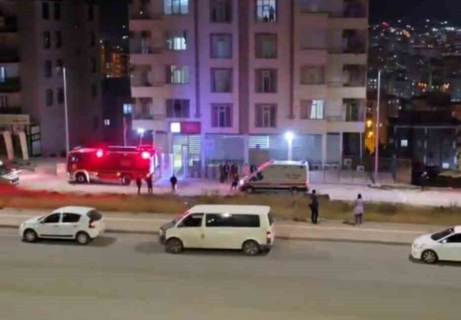 Şanlıurfa’daki Engelli Bakım Merkezinde Yangın: 7 Yaşındaki Otizmli Çocuk Hayatını Kaybetti, Soruşturma Açıldı Şanlıurfa'daki engelli bakım merkezinde meydana gelen yangında 7 yaşındaki otizmli