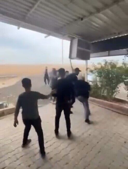 Şanlıurfa'nın Birecik ilçesindeki yediemin otoparkında, yüksek ücret tartışması yüzünden otopark