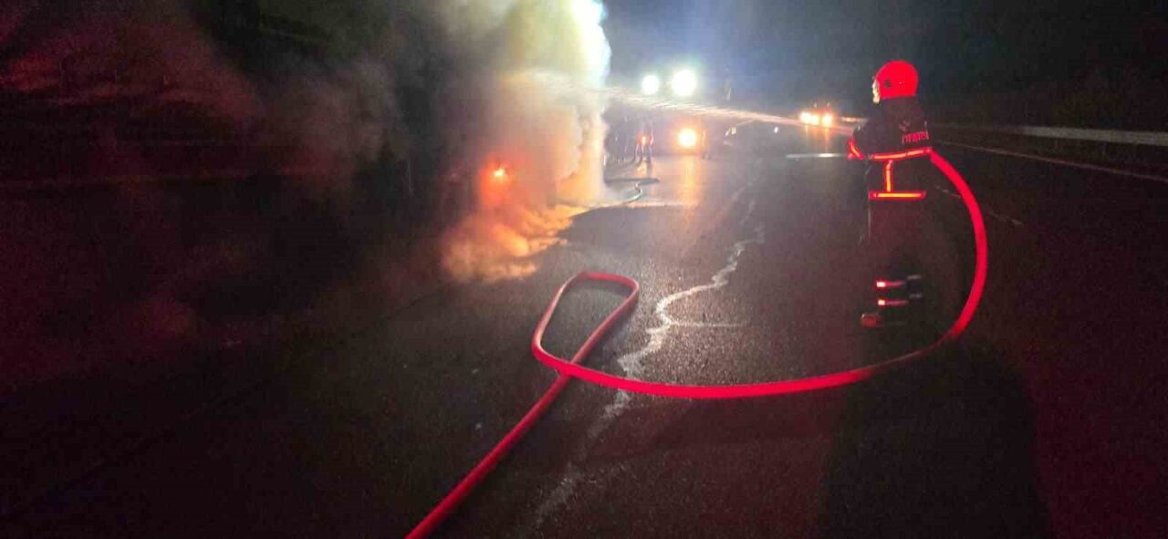 Haliliye’de Salça Yüklü Tırda Çıkan Yangın İtfaiye Ekipleri Tarafından Söndürüldü