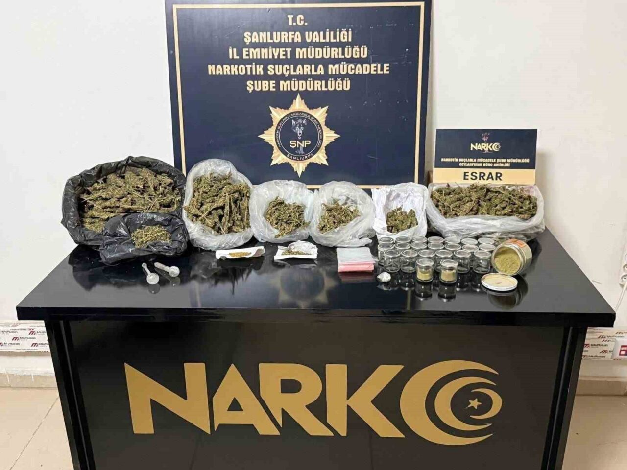 Şanlıurfa'nın Ceylanpınar ilçesinde yapılan narkotik operasyonunda, Ö.Ç. isimli bir zanlı