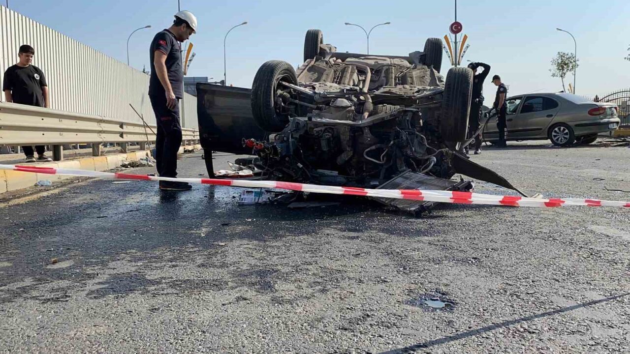 Şanlıurfa’da Zincirleme Trafik Kazasında İki Kişi Hayatını Kaybetti, Üç Kişi Yaralandı