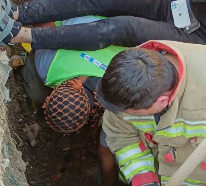 Hatay’da İnşaat Alanında Meydana Gelen Göçükte Mahsur Kalan İşçi İtfaiye Ekiplerince Kurtarıldı Hatay'ın Antakya ilçesindeki bir inşaat alanında meydana gelen göçükte mahsur