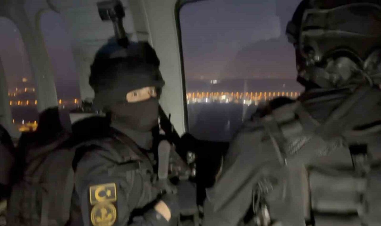 İzmir'de 'Saraçlar' suç örgütüne yönelik düzenlenen operasyonda 2 kamu görevlisi