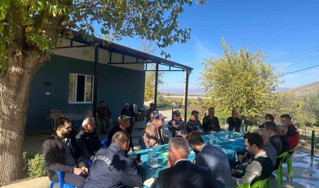 Sarıgöl Kaymakamı Halil Dalak, Sığırtmaçlı Mahallesi'nde vatandaşlarla buluşarak sorunlarını dinledi.