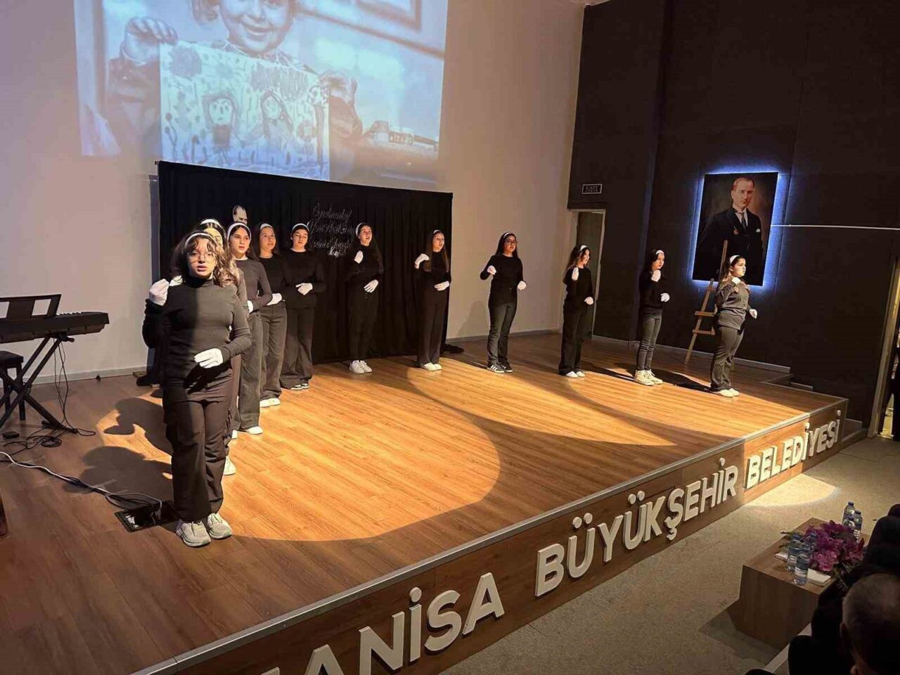 Sarıgöl'de 24 Kasım Öğretmenler Günü, Sarıgöl Şehit Esin Akay Ortaokulu'nun