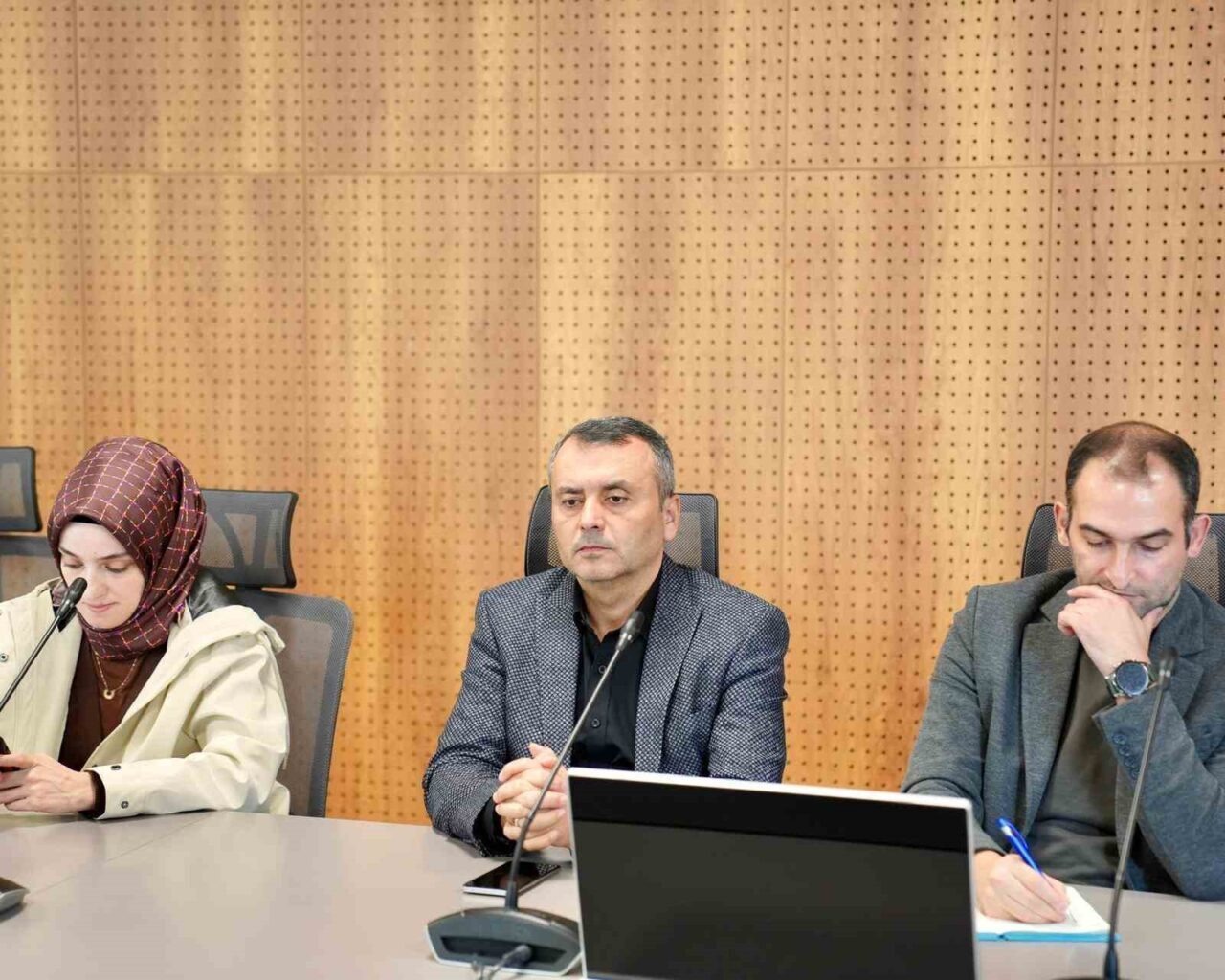 Sakarya Üniversitesi, eğitim süreçlerini güncellemek için bir bilgilendirme toplantısı düzenledi.