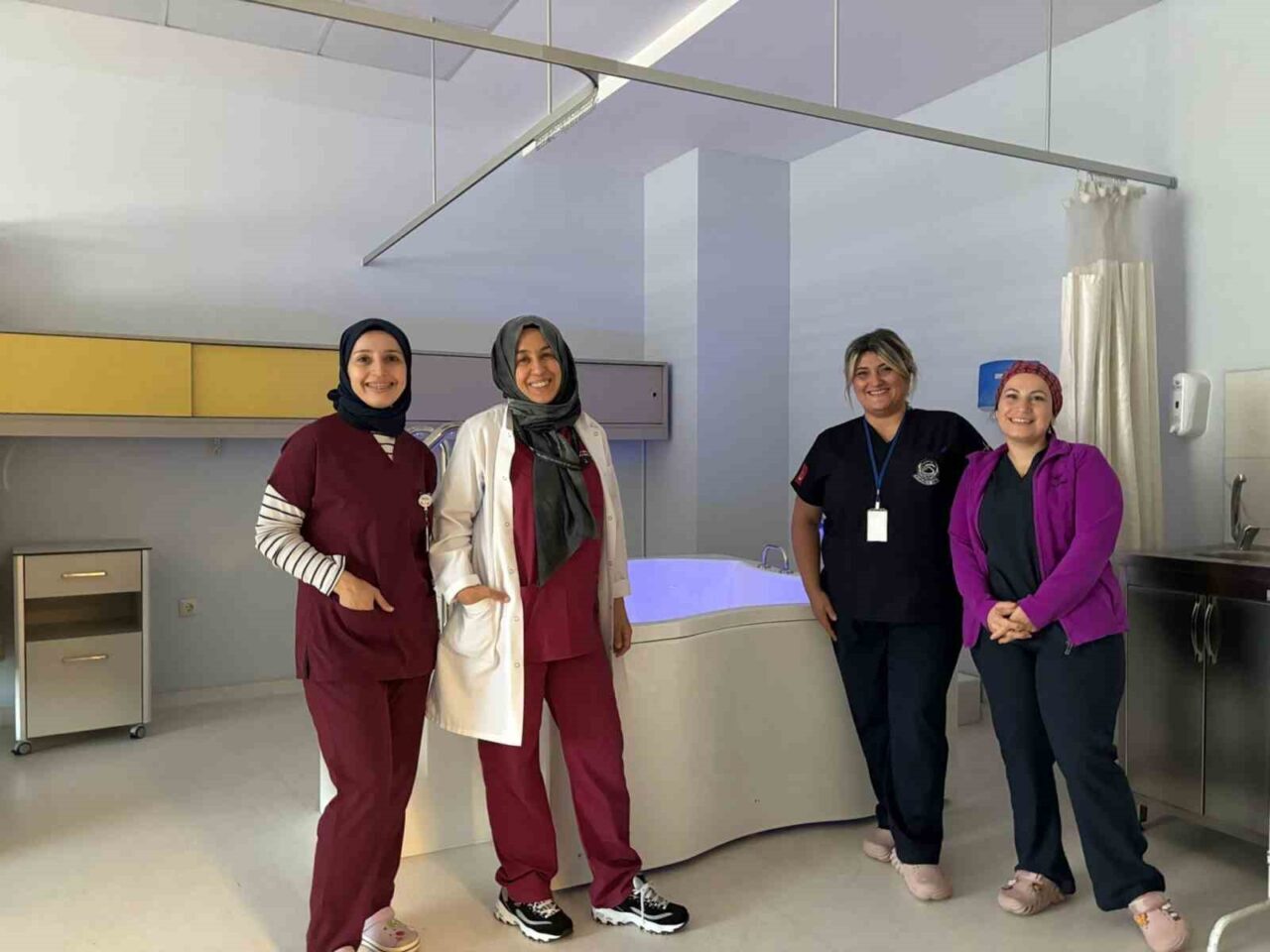 Sakarya Eğitim ve Araştırma Hastanesi, "Suda Doğum" uygulamasını yeniden başlatarak