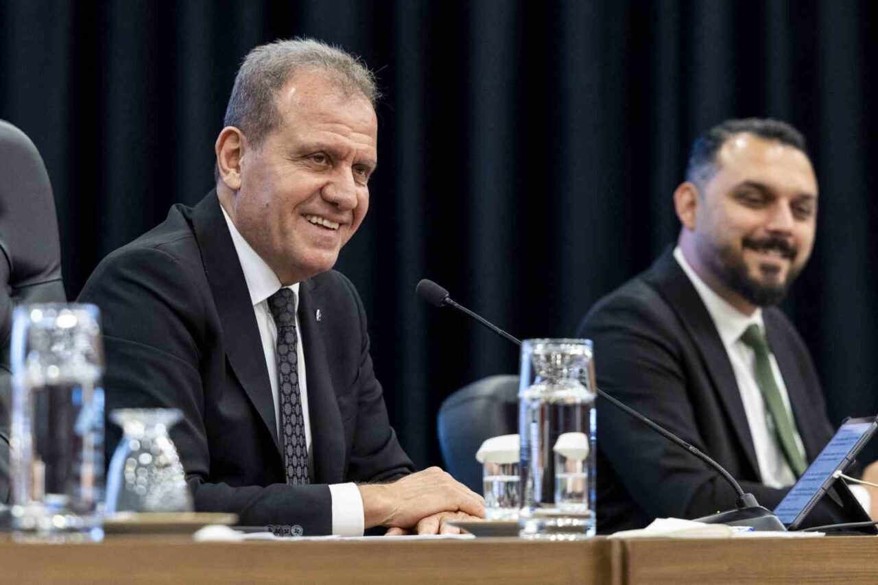 Mersin Büyükşehir Belediye Başkanı Vahap Seçer, tramvay ihalesinin 2026'da gerçekleştirilmesini