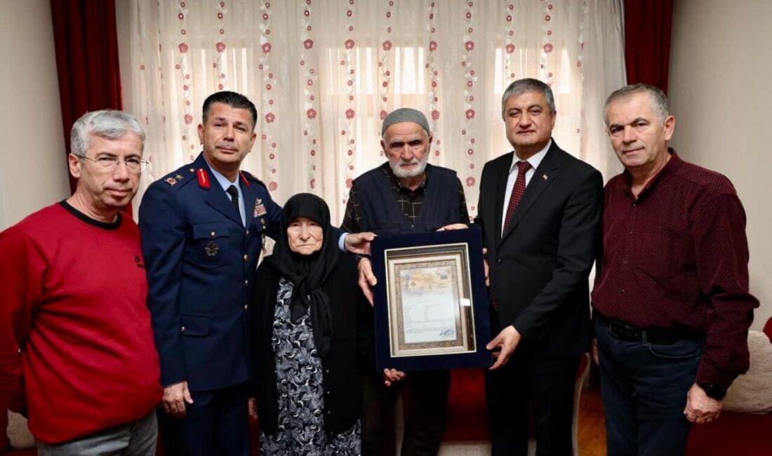 Karabük Valisi Mustafa Yavuz, Gürcistan'da kaza kırıma uğrayan askeri kargo