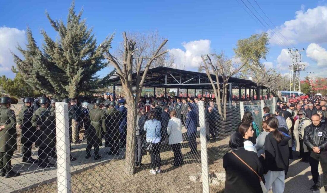 Hava Pilot Üsteğmen Cüneyt Kandemir, Gürcistan'daki uçak kazasında hayatını kaybeden