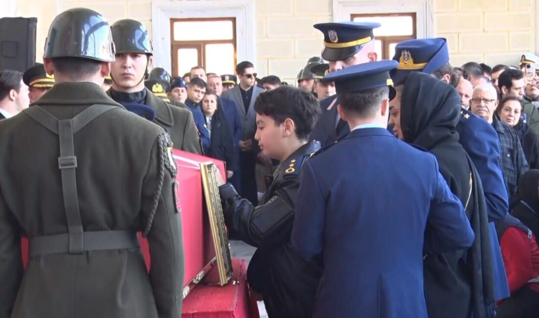 Şehit Pilot Yarbay Gökhan Korkmaz için Büyükçekmece’de cenaze töreni yapıldı Gürcistan'da düşen askeri kargo uçağında şehit olan Pilot Yarbay Gökhan