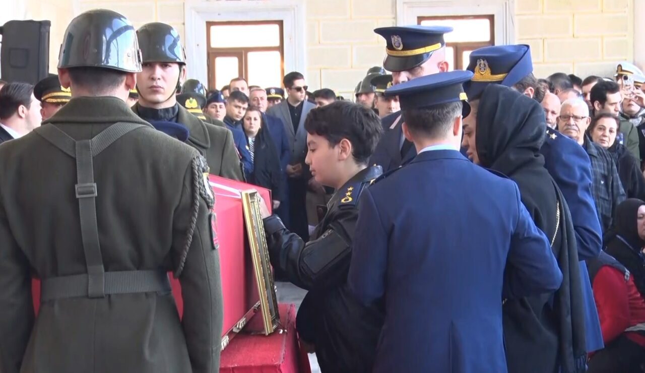 Gürcistan'da düşen askeri kargo uçağında şehit olan Pilot Yarbay Gökhan