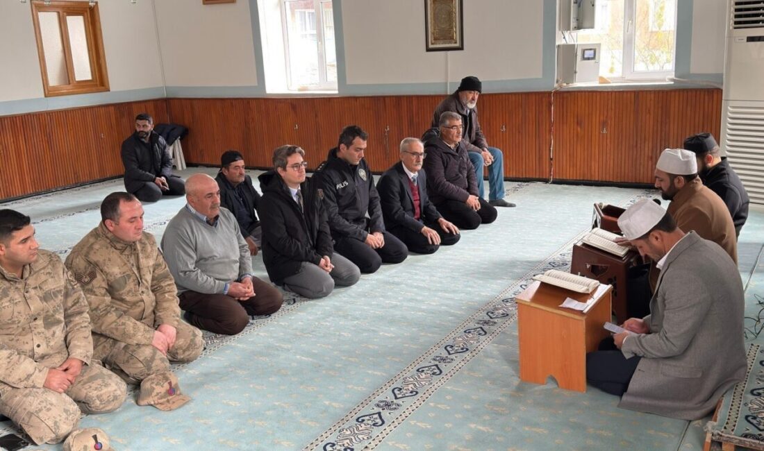 Kemaliye’de Şehit Hasan Tataroğlu İçin Mevlit Töreni Düzenlendi Kemaliye'de, 1982'de Muğla'nın Marmaris ilçesinde şehit düşen Hasan Tataroğlu, şehadetinin