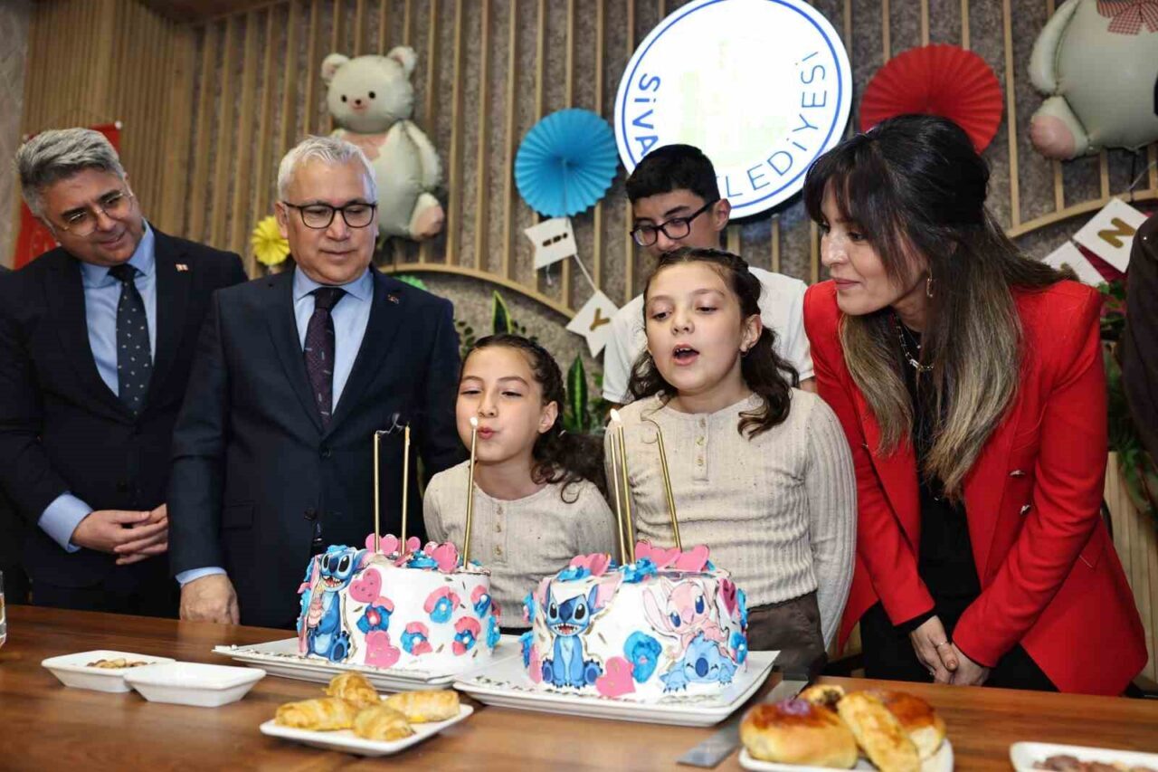 Pençe-Kilit Harekatı’nda şehit düşen Uzman Çavuş Ümit Üzüm’ün kızları Ayşe