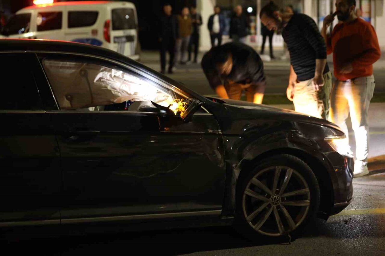 Sakarya'nın Serdivan ilçesinde narkotik ekipleri, kaçmaya çalışan 3 şüpheliyi yakaladı.