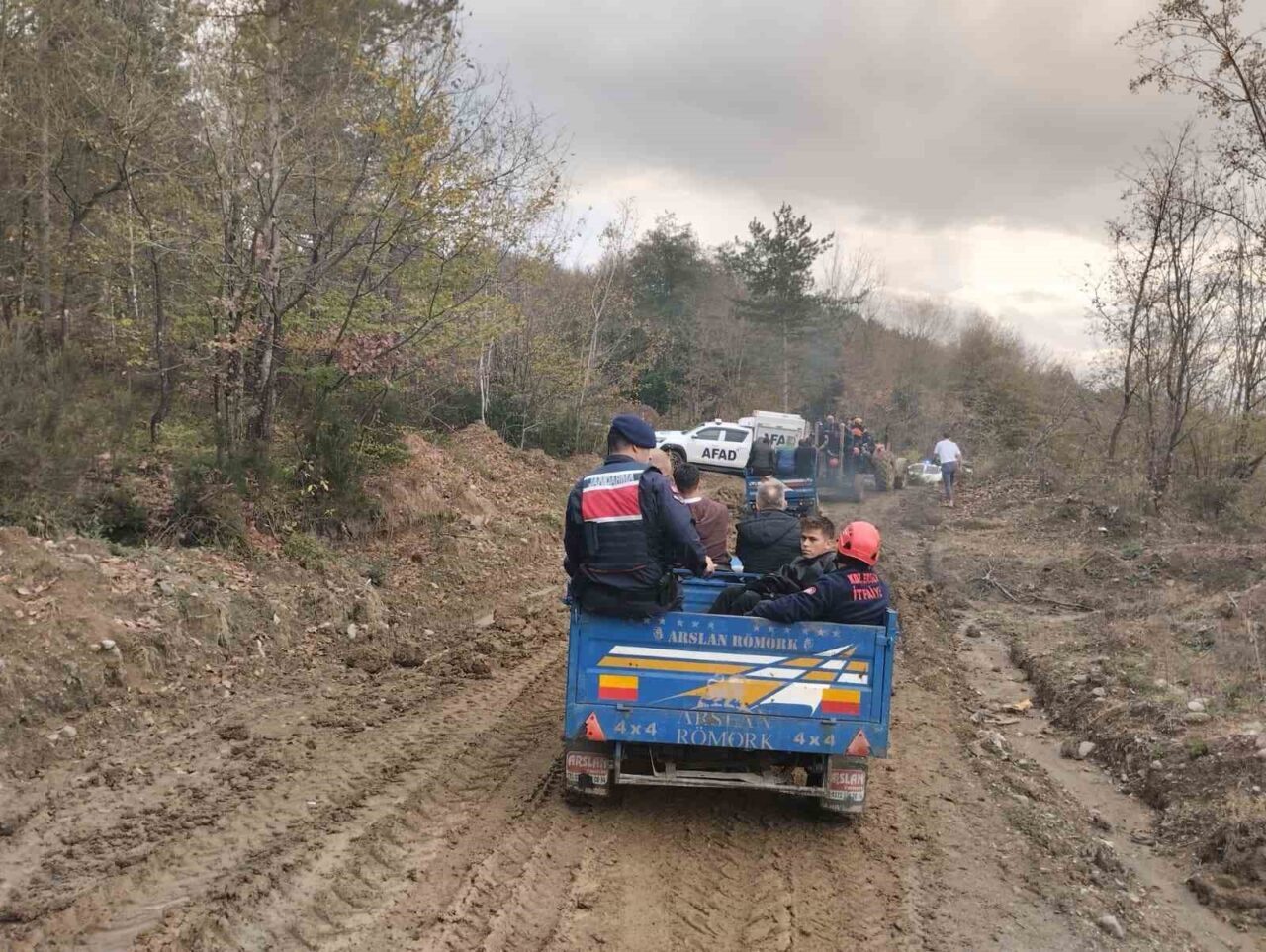 Pınarcık Köyü Muhtarı, Şelaleleri Ziyaret Ederken 30 Metreden Düştü, Yaralandı Zonguldak'ın Karadeniz Ereğli ilçesinde Pınarcık köyü muhtarı Hasan Korkmaz, Güzelyurt